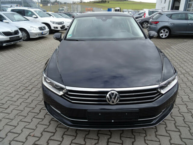 Volkswagen Passat 2017 2.JPG